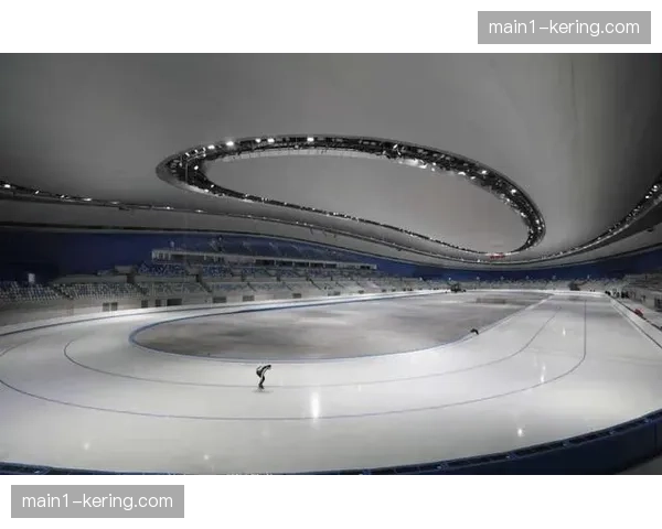 速度滑冰换道区外道优先权规则与身位优势冲突成判罚焦点