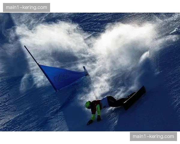 单板滑雪平行大回转战术 旗门通过技术与速度控制要点